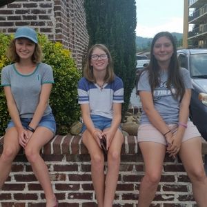 Meet your Posher, Lora